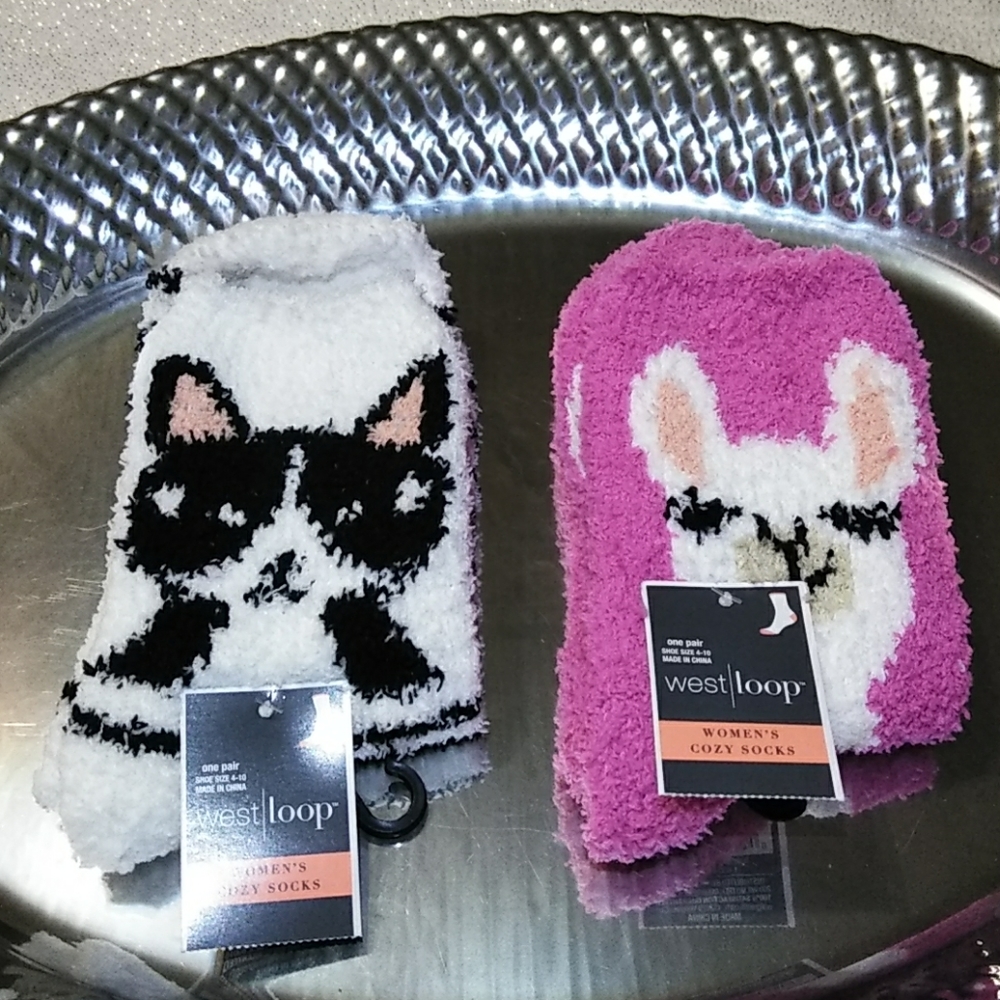 😻NWT BOGO 2 PAIR OF WOMEN'S COZY SOCKS